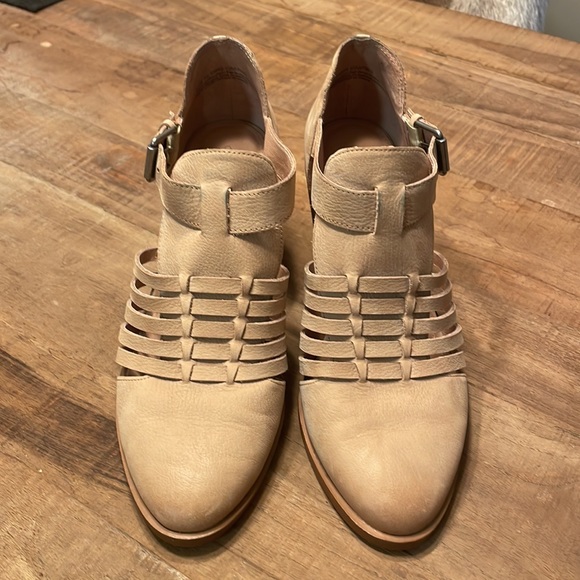 Caslon Sadie Leather Cut Out Heels - Picture 3 of 11